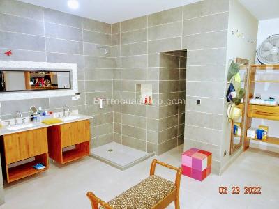 Casa de 5 alcobas en venta en Envigado, Envigado, 1000 m² · foto 11 de 14