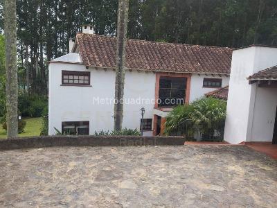 Casa de 4 alcobas en venta en Rionegro, Rionegro, 1795 m² · foto 2 de 19