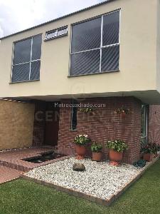 Casa de 3 alcobas en venta en Rionegro, Rionegro, 1578 m² · foto 3 de 15
