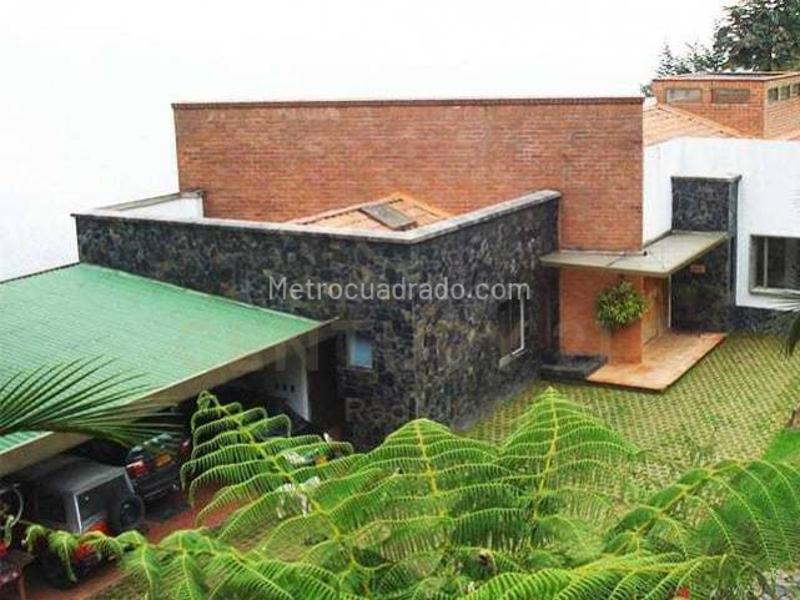 Casa Campestre de 4 Alcobas y 5 Baños cerca a Las Palmas en Medellín