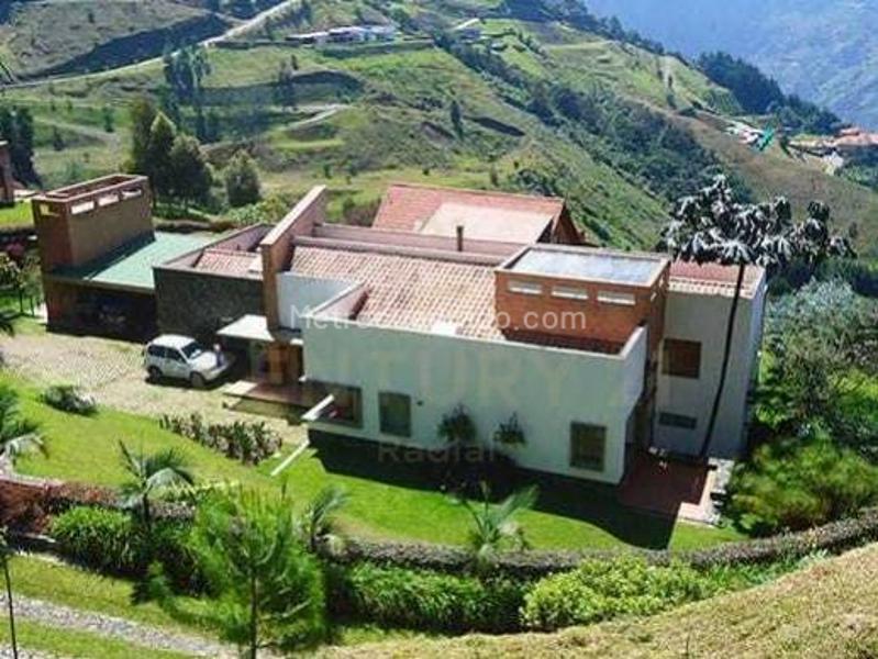 Casa Campestre de 4 Alcobas y 5 Baños cerca a Las Palmas en Medellín - 3