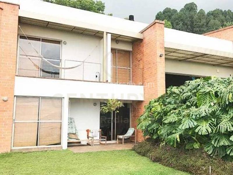 Casa Campestre de 4 Alcobas y 5 Baños cerca a Las Palmas en Medellín - 4