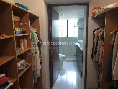 Apartamento de 4 alcobas en venta en El Poblado, Medellín, 271 m² · foto 8 de 19