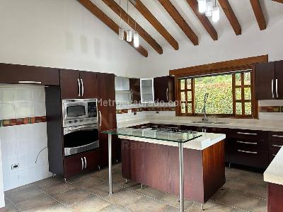 Casa de 5 alcobas en venta en Cabeceras, Rionegro · foto 6 de 19