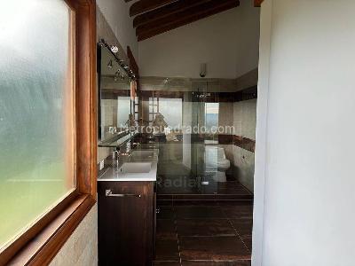Casa de 5 alcobas en venta en Cabeceras, Rionegro · foto 10 de 19