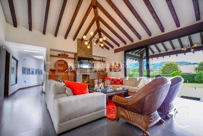 Casa de 3 alcobas en venta en Rionegro, Rionegro, 2000 m² · foto 3 de 20