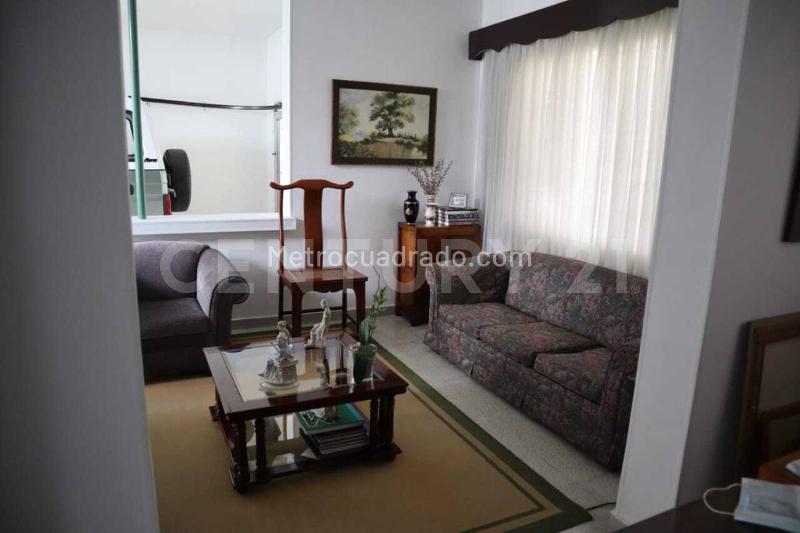 Casa Esquinera Doble en Arriendo en Laureles - 5