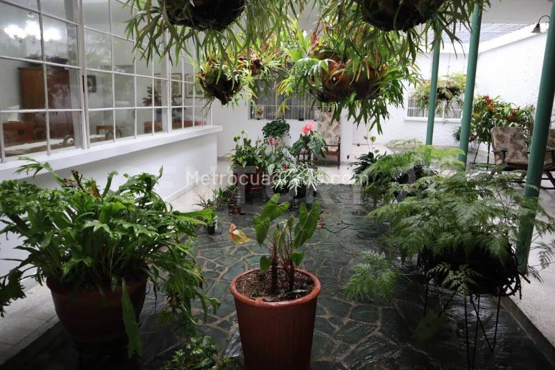 Casa Esquinera Doble en Arriendo en Laureles - 8