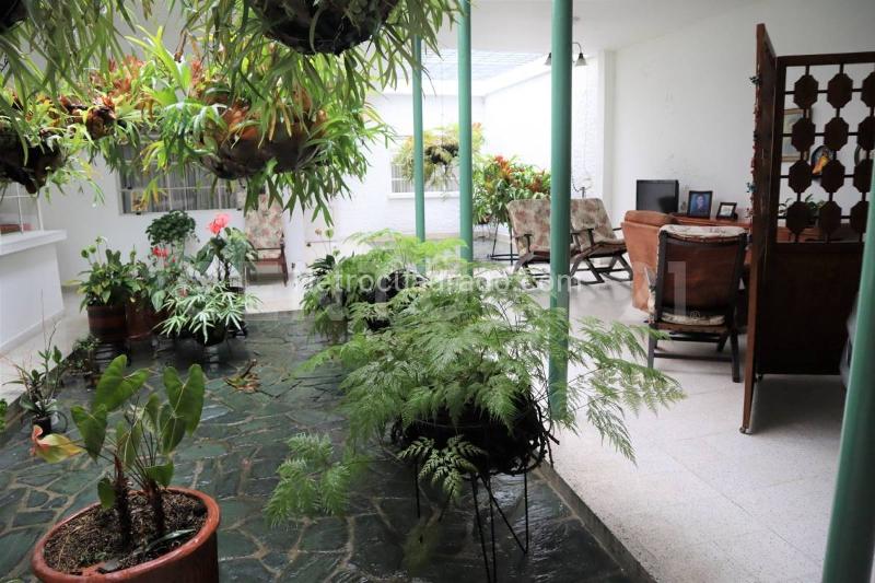 Casa Esquinera Doble en Arriendo en Laureles - 9