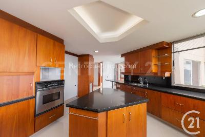 Casa de 3 alcobas en venta en El Poblado, Medellín · foto 11 de 20