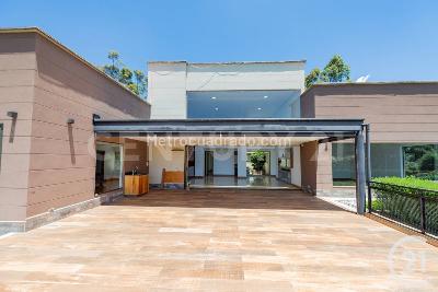 Casa de 4 alcobas en venta en Envigado, Envigado · foto 3 de 20