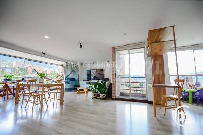 Apartamento de 2 alcobas en venta en Loma De Los Parra, Medellín, 163 m² · foto 3 de 18