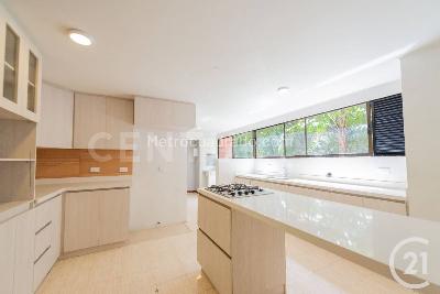 Apartamento de 3 alcobas en venta en El Poblado, Medellín, 232 m² · foto 3 de 20