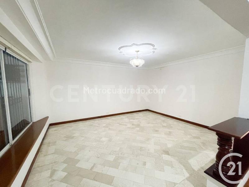 Casa de 4 Alcobas con 5 Baños en San Lucas, El Poblado - 4