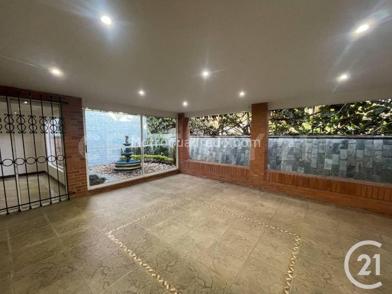 Casa de 4 Alcobas con 5 Baños en San Lucas, El Poblado - 7