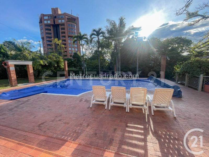 Casa de 4 Alcobas con 5 Baños en San Lucas, El Poblado - 2