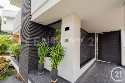Casa de 4 alcobas en venta en El Poblado, Medellín, 250 m² · foto 2 de 20