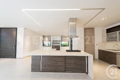 Casa de 4 alcobas en venta en El Poblado, Medellín, 250 m² · foto 8 de 20