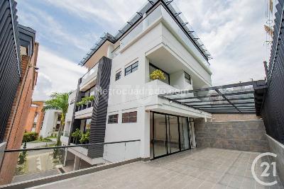 Casa de 4 alcobas en venta en El Poblado, Medellín, 250 m² · foto 9 de 20
