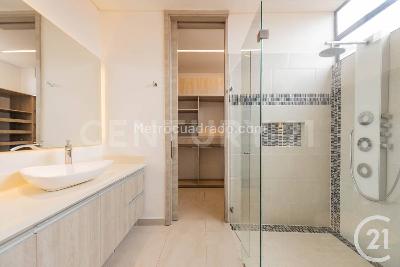 Casa de 4 alcobas en venta en El Poblado, Medellín, 250 m² · foto 13 de 20
