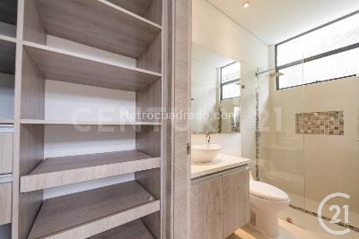Casa de 4 alcobas en venta en El Poblado, Medellín, 250 m² · foto 15 de 20