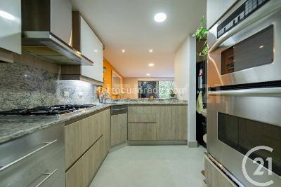 Casa de 3 alcobas en venta en San Lucas, Medellín, 244 m² · foto 5 de 20