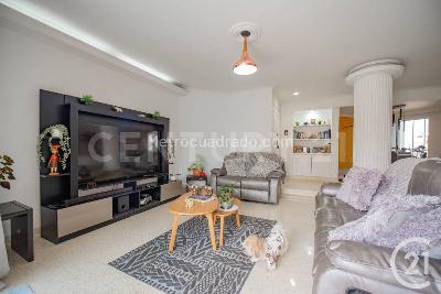 Apartamento de 3 alcobas en venta en Laureles, Medellín, 180 m² · foto 2 de 20