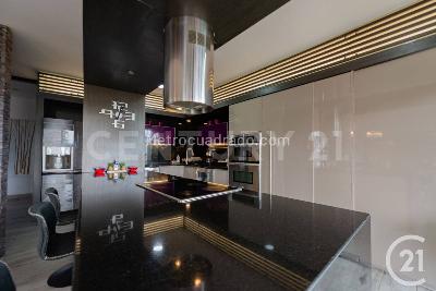 Apartamento de 3 alcobas en venta en El Poblado, Medellín, 223 m² · foto 18 de 20