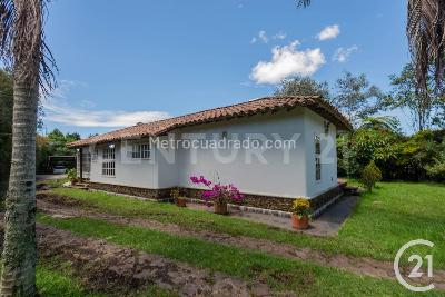 Casa de 3 alcobas en venta en Rionegro, Rionegro, 1902 m² · foto 2 de 20