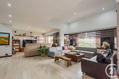 Apartamento en venta en El Poblado, Medellín · foto 2 de 20