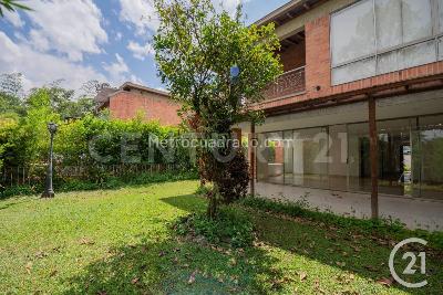 Casa de 3 alcobas en venta en Envigado, Envigado, 272 m² · foto 2 de 20
