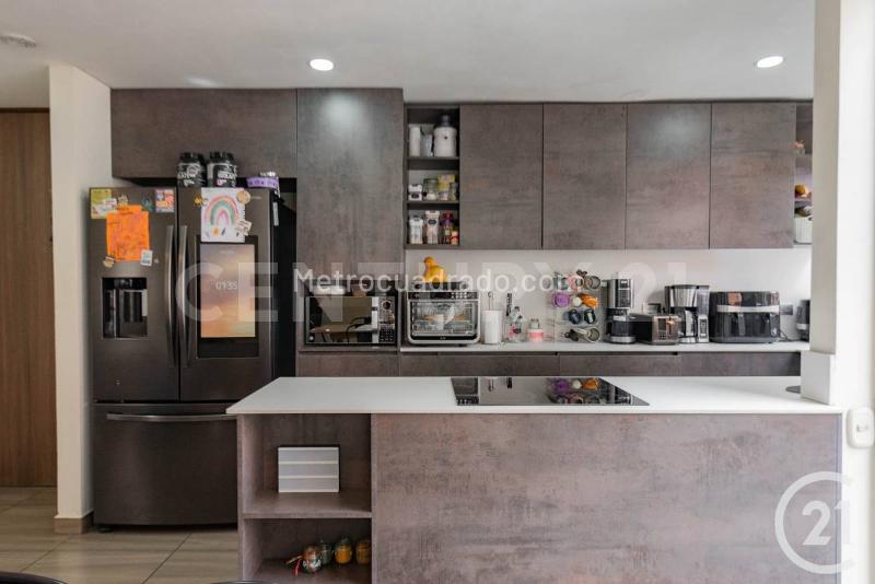 Spectacular 4BR Duplex Penthouse in Envigado - 3