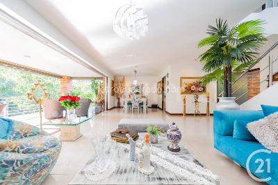 Casa de 3 alcobas en venta en Envigado, Envigado, 554 m² · foto 2 de 20