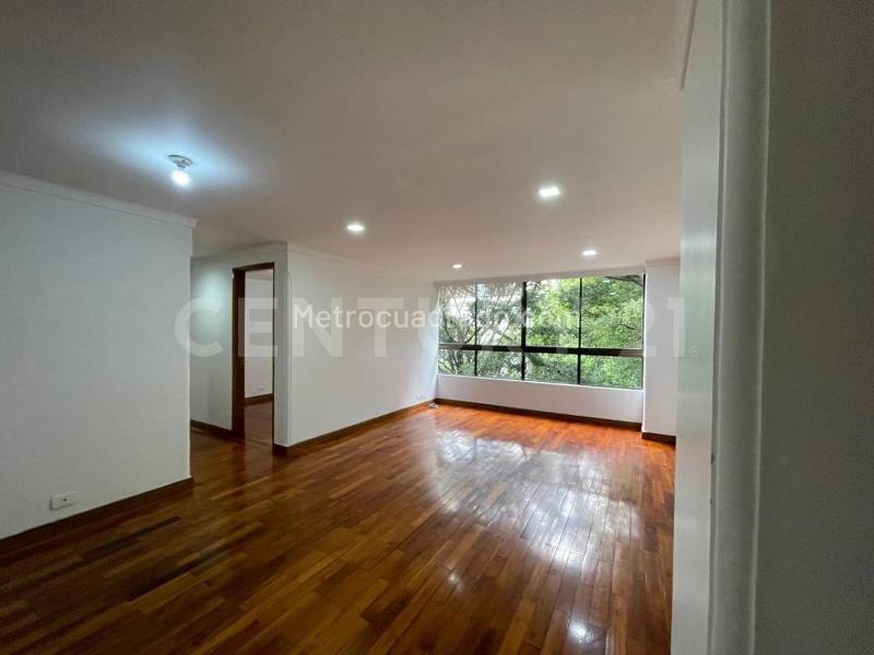 Recently Renovated 2BR Apartment Near Metro in Santa Maria - 2