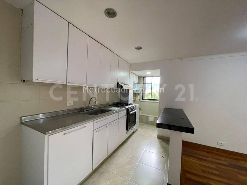 Recently Renovated 2BR Apartment Near Metro in Santa Maria - 4