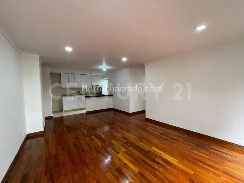 Recently Renovated 2BR Apartment Near Metro in Santa Maria - 5