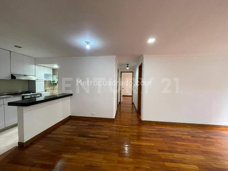 Recently Renovated 2BR Apartment Near Metro in Santa Maria - 6