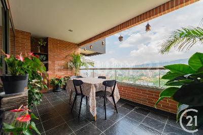 Apartamento en venta en El Poblado, Medellín · foto 2 de 20