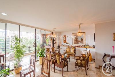 Apartamento de 3 alcobas en venta en El Poblado, Medellín, 220 m² · foto 4 de 20