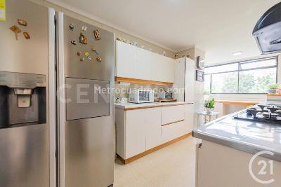 Apartamento de 3 alcobas en venta en El Poblado, Medellín, 220 m² · foto 10 de 20