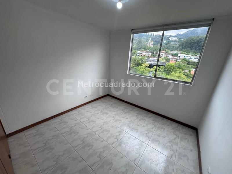 Spacious 4BR Apartment with Pool in El Poblado - 3