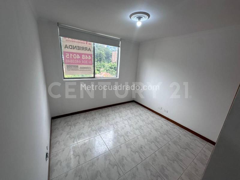 Spacious 4BR Apartment with Pool in El Poblado - 4
