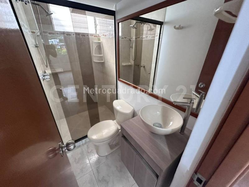 Spacious 4BR Apartment with Pool in El Poblado - 8
