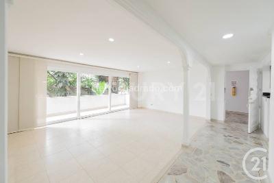 Apartamento de 3 alcobas en venta en El Poblado, Medellín, 202 m² · foto 3 de 15