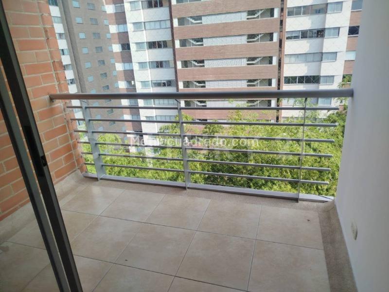 Modern 2BR Apartment with Great View in Castropol - 2