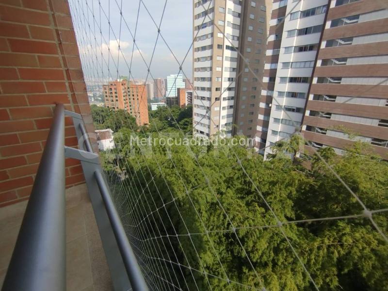 Modern 2BR Apartment with Great View in Castropol - 9