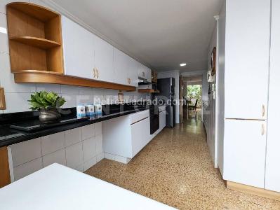Apartamento de 4 alcobas en venta en Castropol, Medellín, 226 m² · foto 3 de 19