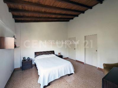 Apartamento de 4 alcobas en venta en Castropol, Medellín, 226 m² · foto 8 de 19