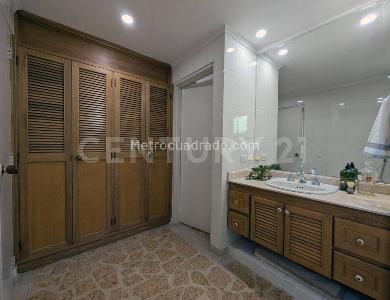 Apartamento de 4 alcobas en venta en Castropol, Medellín, 226 m² · foto 12 de 19