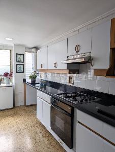 Apartamento de 4 alcobas en venta en Castropol, Medellín, 226 m² · foto 16 de 19